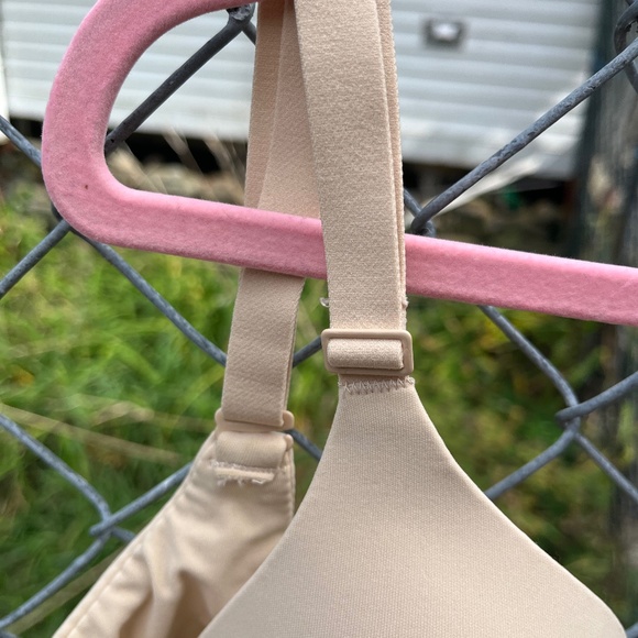 SKIMS fit everybody T-shirt bra - Picture 9 of 12